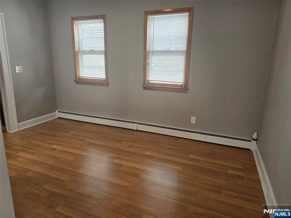 Wallington, NJ 07057,22 Van Dyke ST #1
