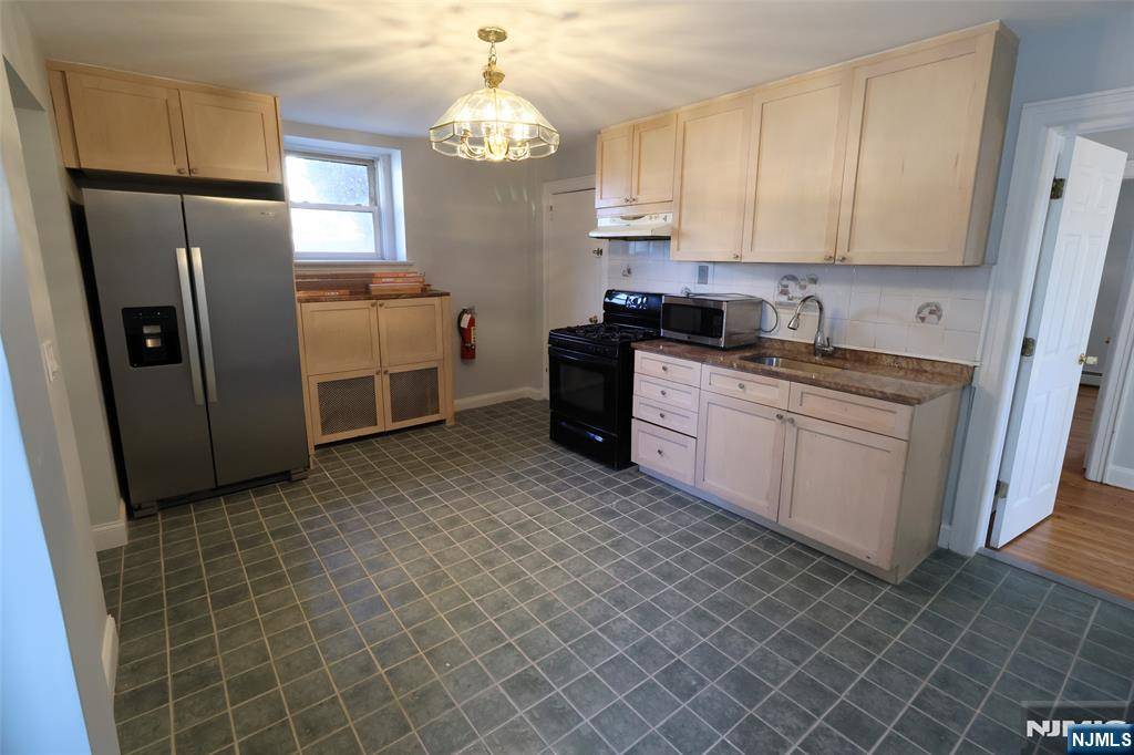 Fort Lee, NJ 07024,1014 Ponsi ST #B