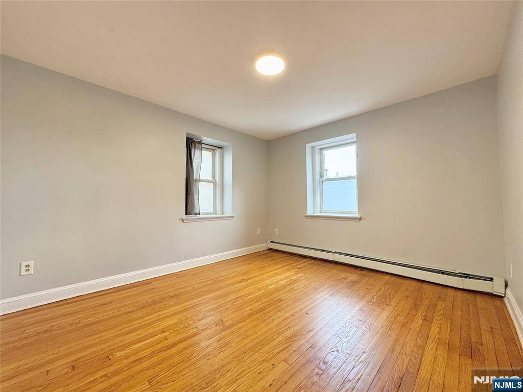 Fort Lee, NJ 07024,1014 Ponsi ST #B
