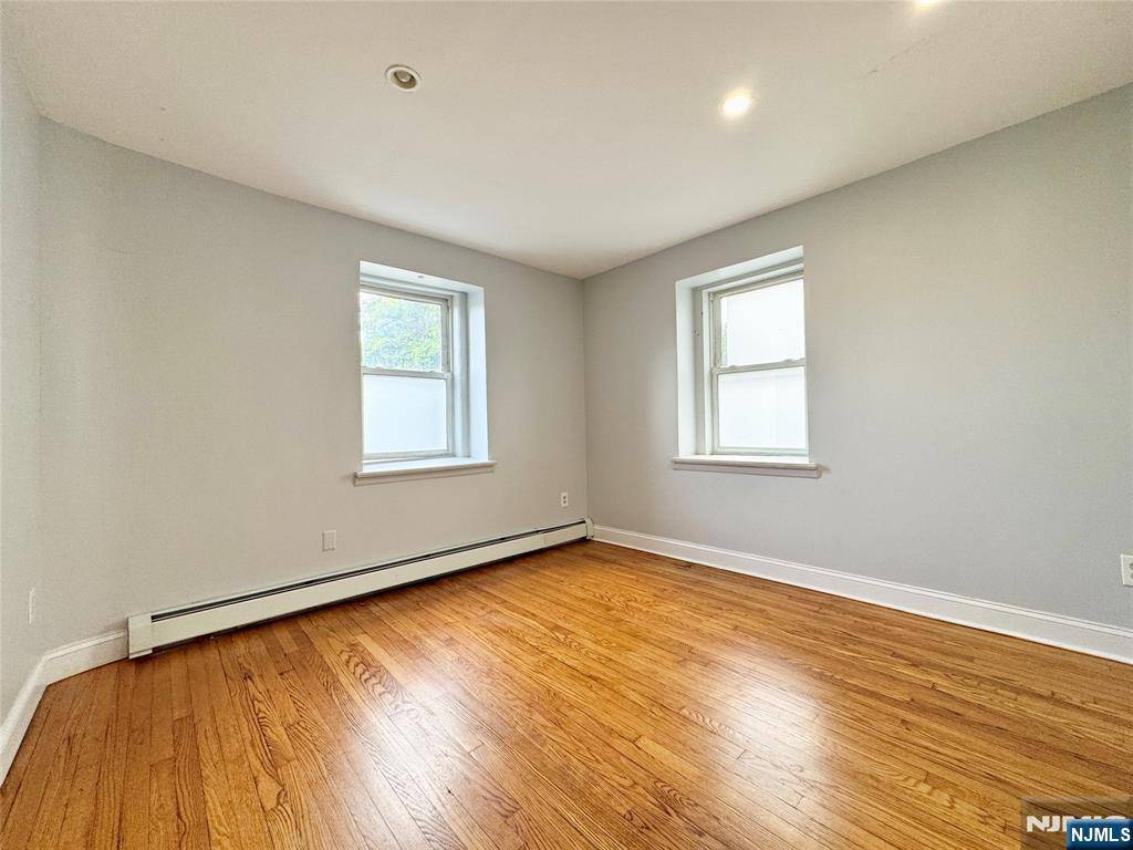 Fort Lee, NJ 07024,1014 Ponsi ST #B