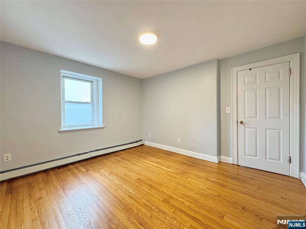 Fort Lee, NJ 07024,1014 Ponsi ST #B