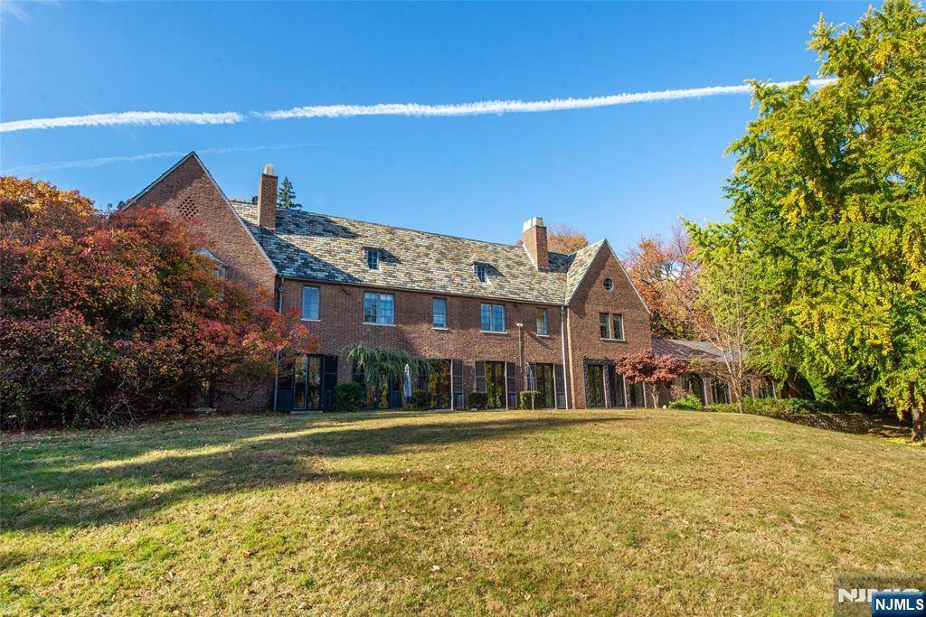 West Orange, NJ 07052,45 Oak Bend RD