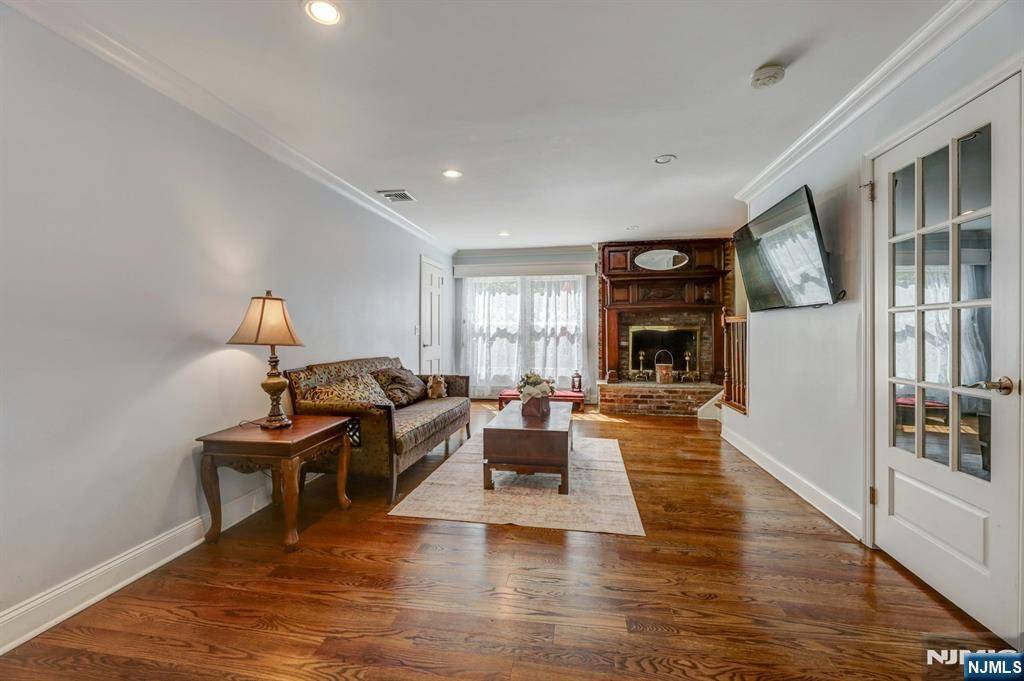 Woodcliff Lake, NJ 07677,89 Pinecrest DR