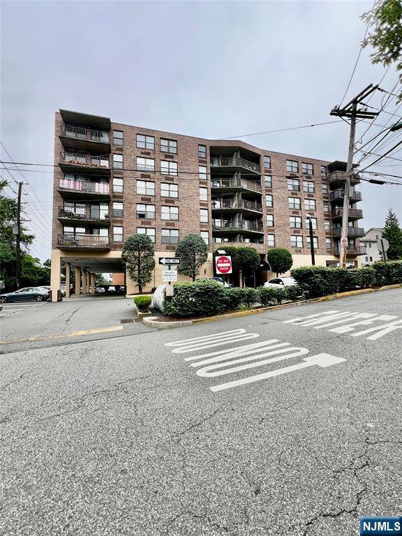 Cliffside Park, NJ 07010,200 Division ST #5J