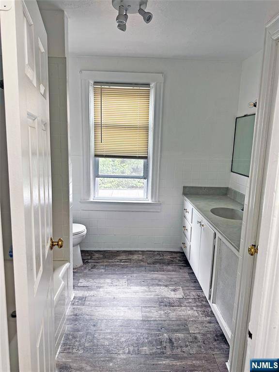 Ridgefield Park, NJ 07660,53 Hille PL #2