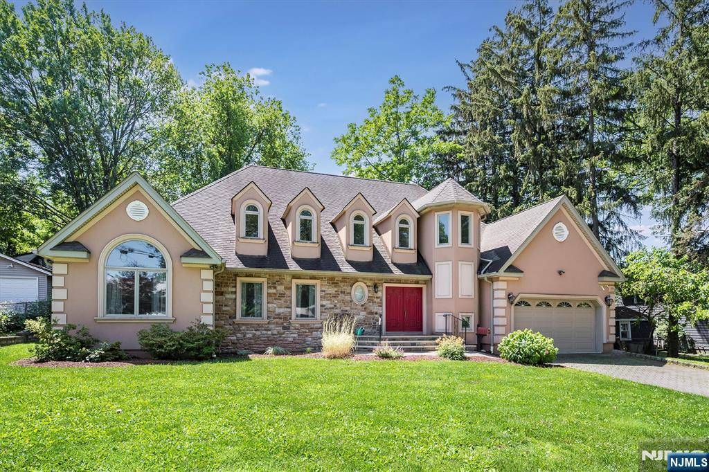 Glen Rock, NJ 07452,16 Norwood AVE