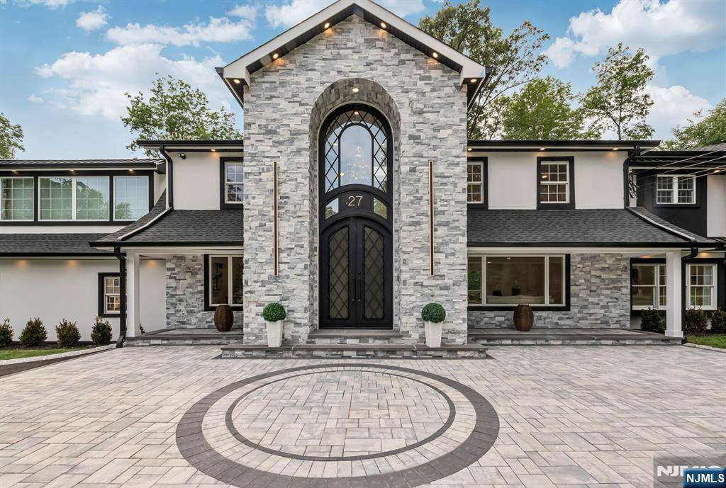 Upper Saddle River, NJ 07458,27 Applewood DR