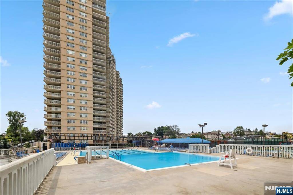 Fort Lee, NJ 07024,555 North AVE #23C