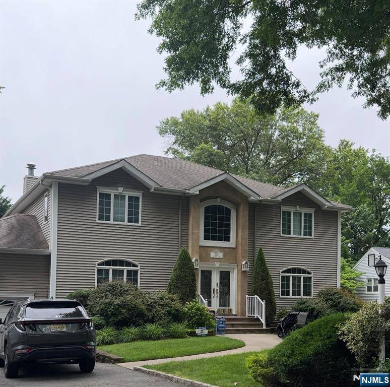 Paramus, NJ 07652,376 Willard RD