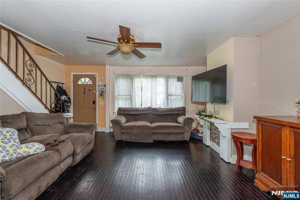 Ridgefield Park, NJ 07660,23 Preston ST