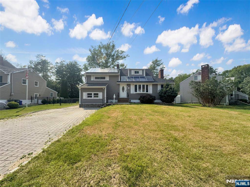 Little Falls, NJ 07424,21 Meadow DR