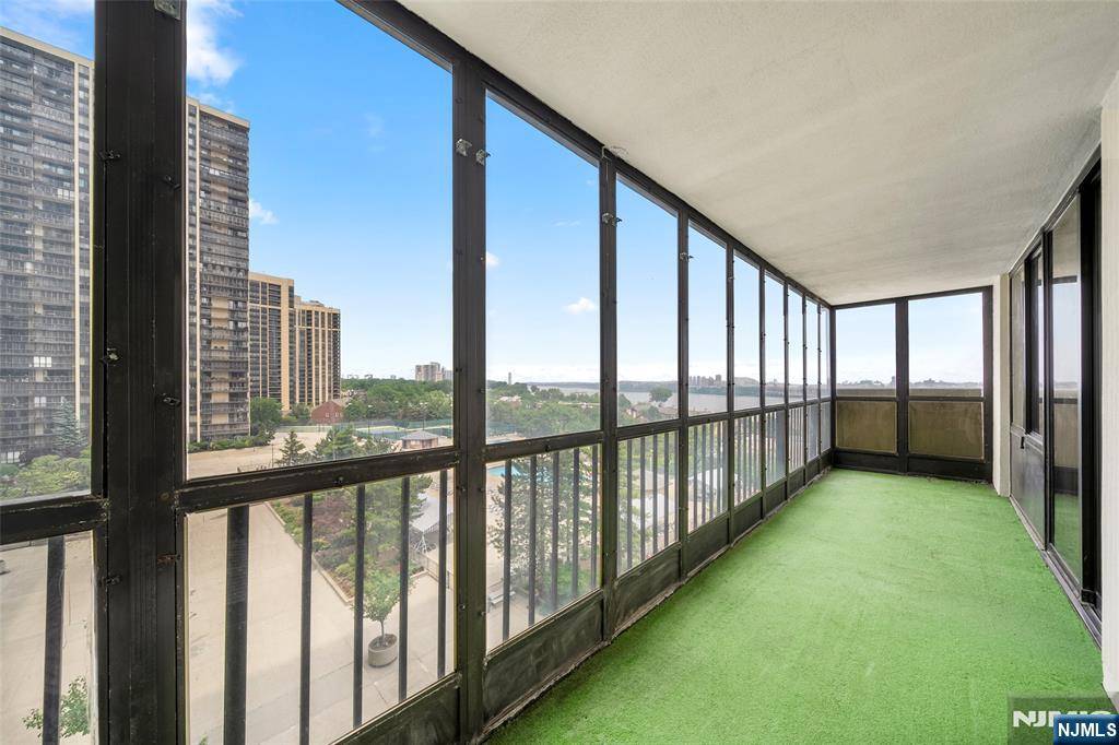 Cliffside Park, NJ 07010,200 Winston DR #508