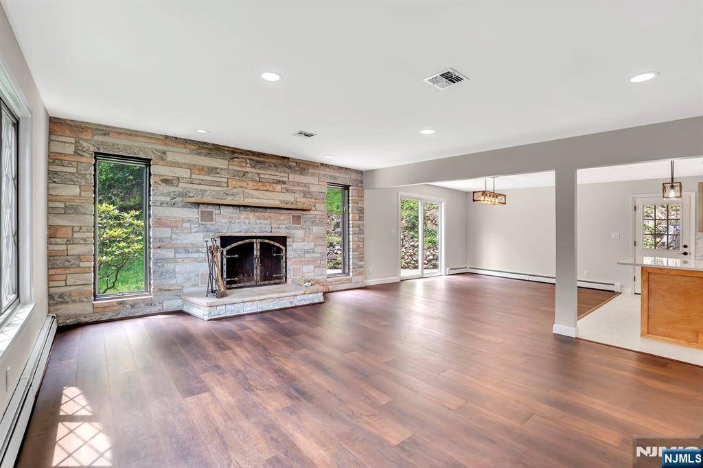 Woodland Park, NJ 07424,6 Hazel ST