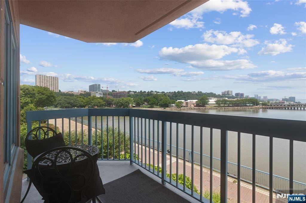 Edgewater, NJ 07020,207 Jefferson CT