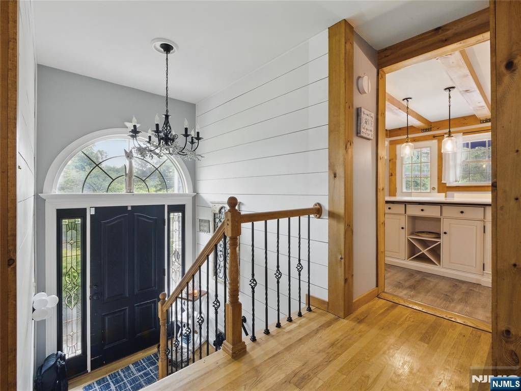 West Caldwell, NJ 07006,31 Howland CIR
