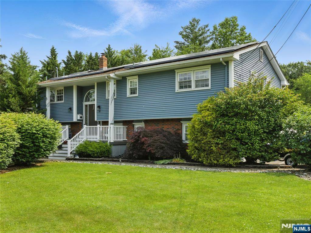 West Caldwell, NJ 07006,31 Howland CIR