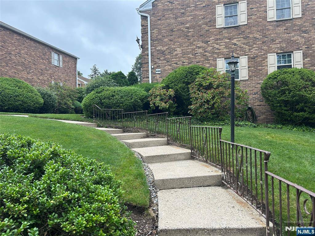 Oradell, NJ 07649,590 Center #2