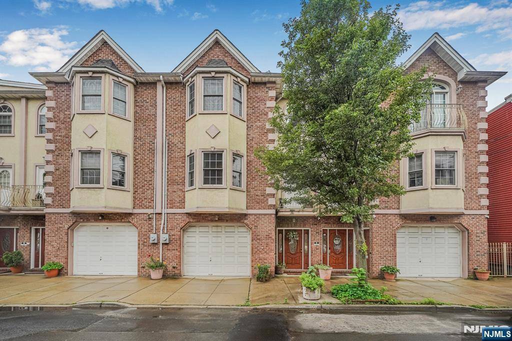 Newark, NJ 07105,129 Niagara ST