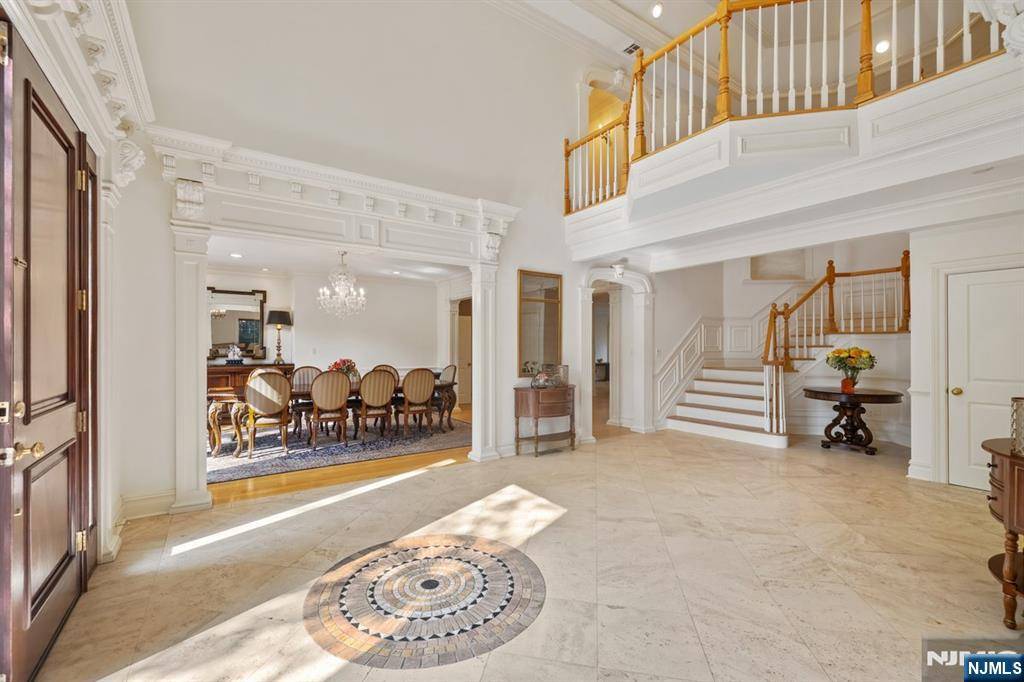 Englewood Cliffs, NJ 07632,71 Roberts RD