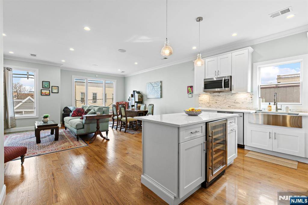 Jersey City, NJ 07307,1163 Summit AVE #2