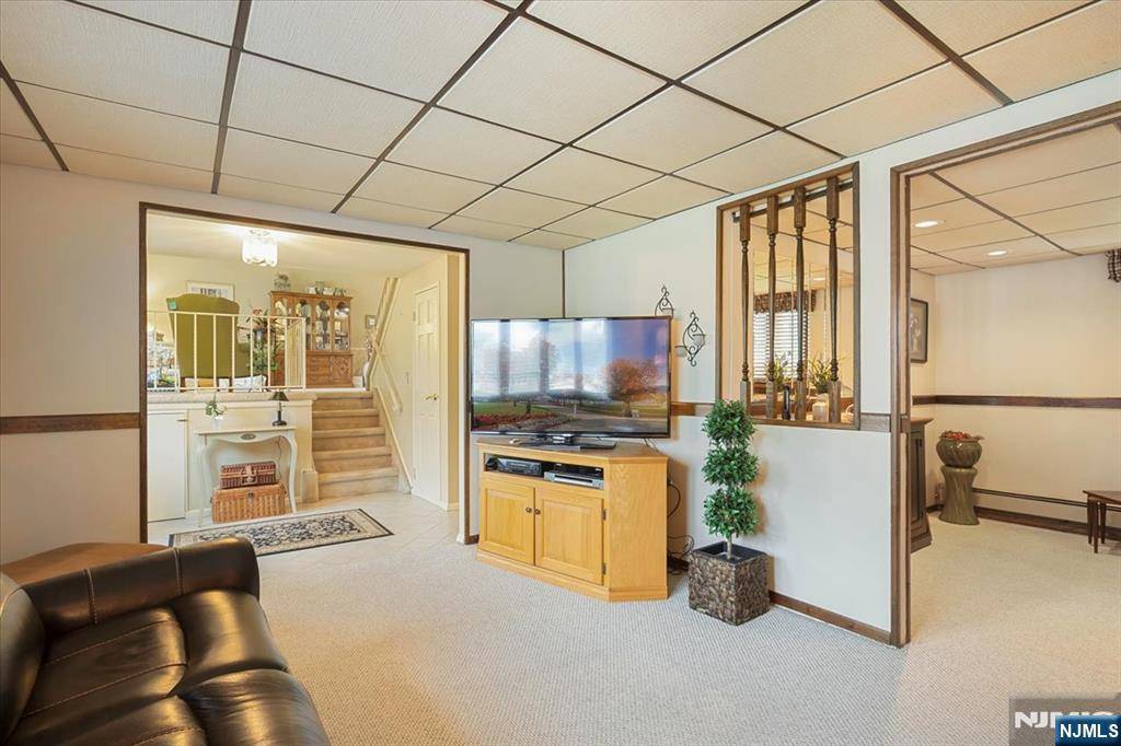 Totowa, NJ 07512,93 Sandra DR