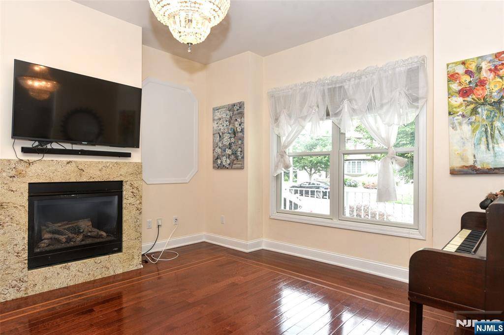 Hasbrouck Heights, NJ 07604,320 Harrison AVE #1