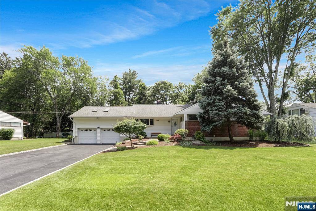 Hillsdale, NJ 07642,109 Chadwick RD