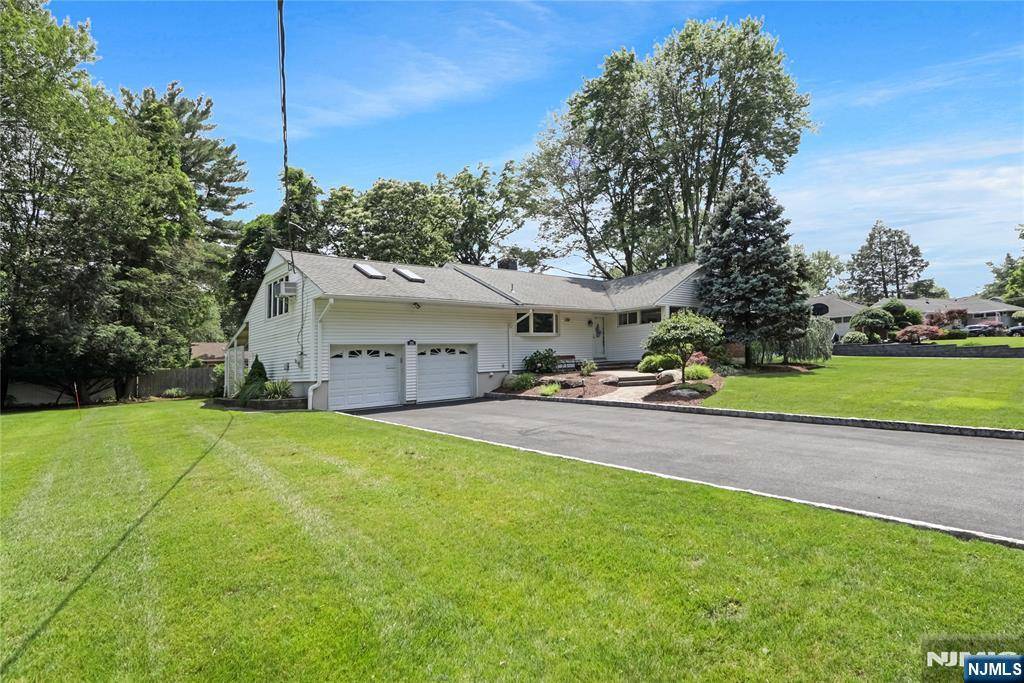 Hillsdale, NJ 07642,109 Chadwick RD