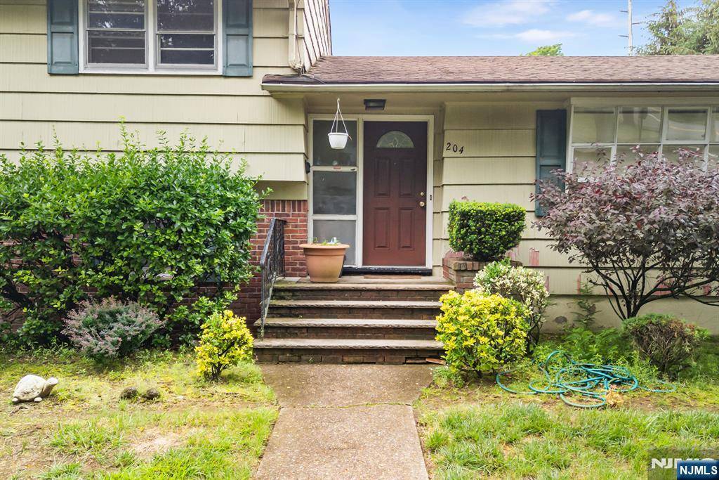 Paramus, NJ 07652,204 Tryon PL