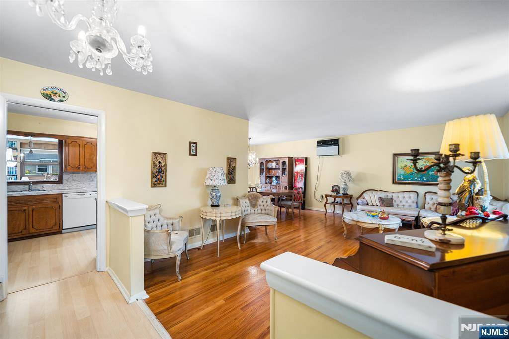 Paramus, NJ 07652,204 Tryon PL