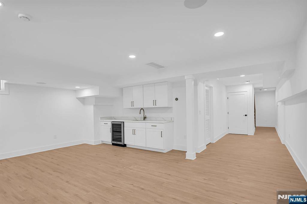 Livingston, NJ 07039,25 Wardell RD