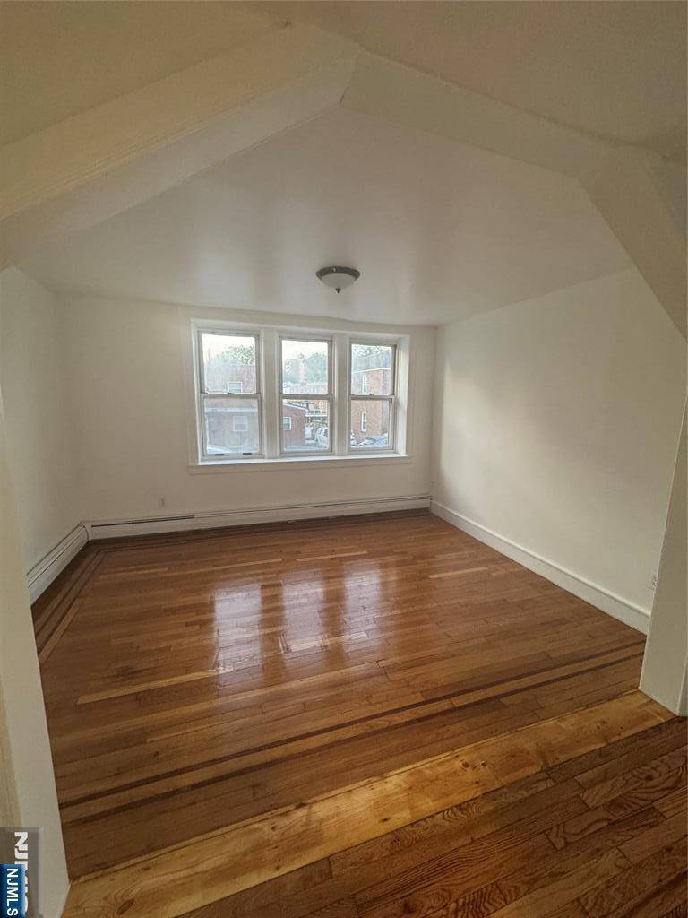 Cliffside Park, NJ 07010,386 Palisade #1