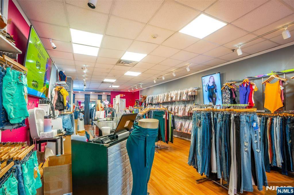 Union City, NJ 07087,3421 Bergenline AVE