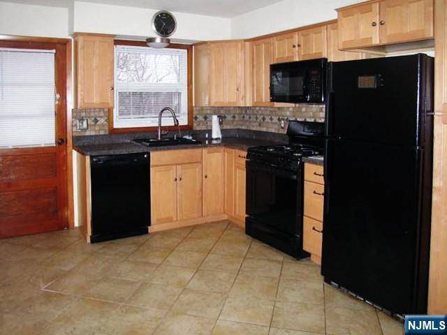 Lodi, NJ 07644,72 Corabelle AVE