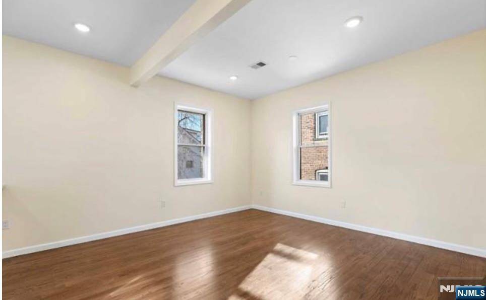 Cliffside Park, NJ 07010,413 Palisade AVE