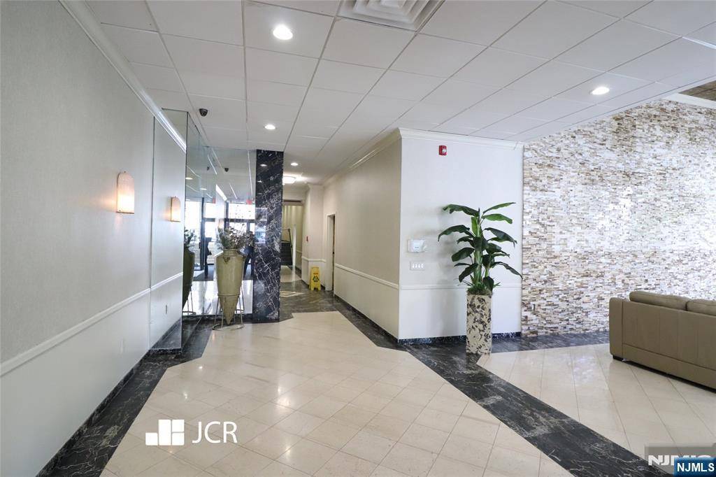 Fort Lee, NJ 07024,1600 Center AVE #11H