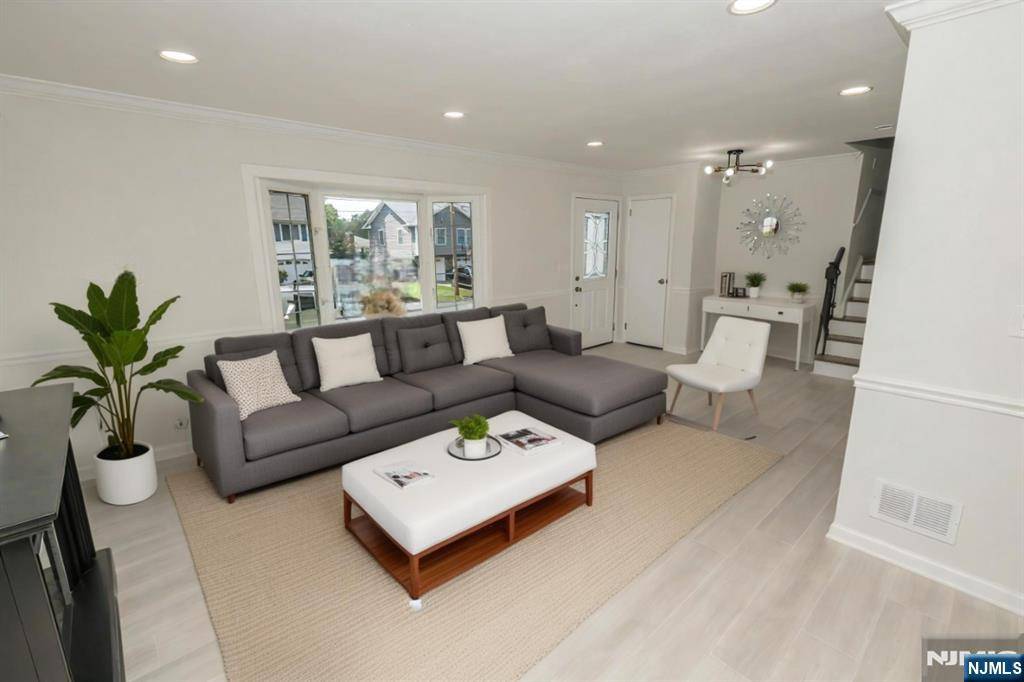 Emerson, NJ 07630,21 Valley Brook DR
