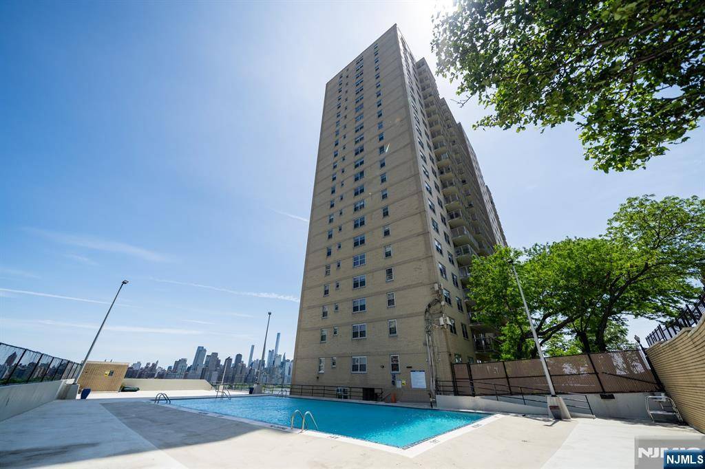 West New York, NJ 07093,6600 E Boulevard East #23C-PH