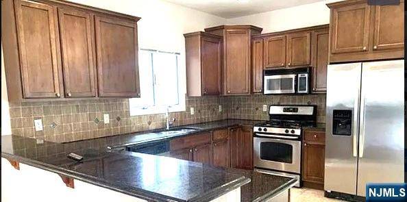 Palisades Park, NJ 07650,531A 2nd ST #A
