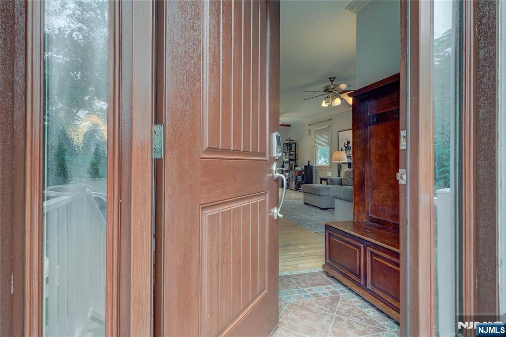 Waldwick, NJ 07463,6 Hudson AVE