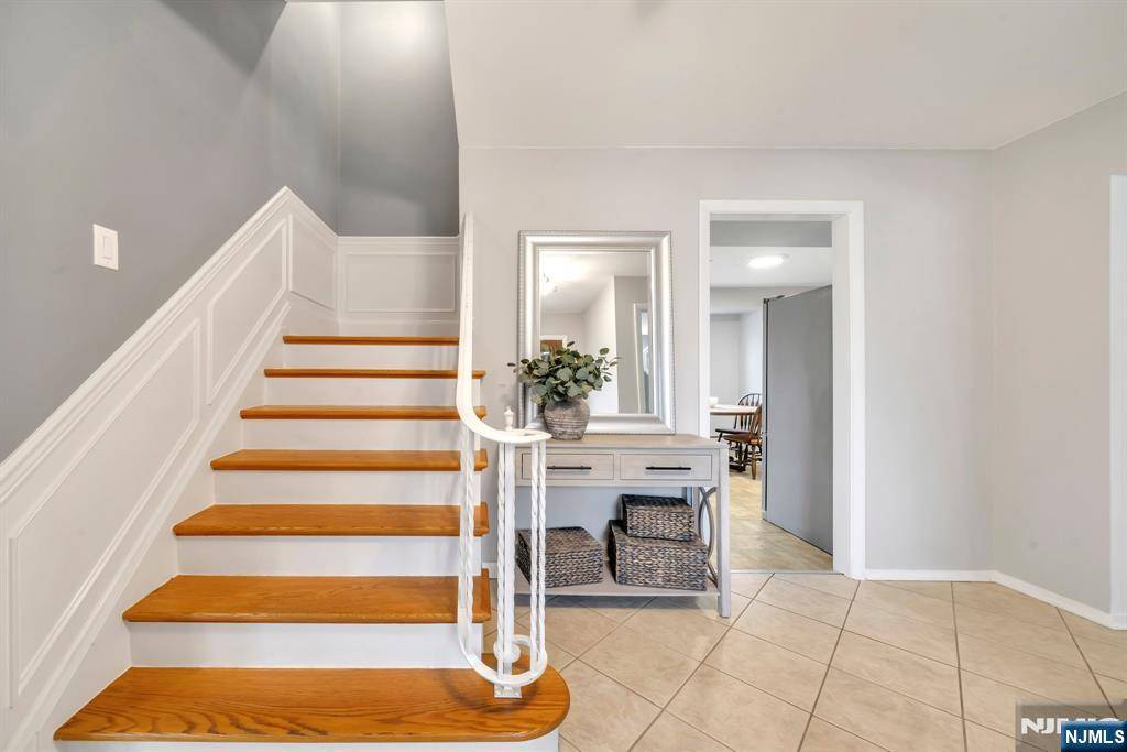 Fairfield, NJ 07004,18 Alan DR