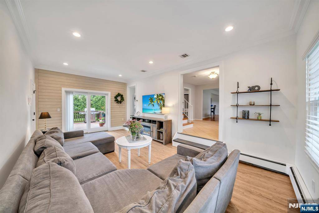 Fairfield, NJ 07004,18 Alan DR