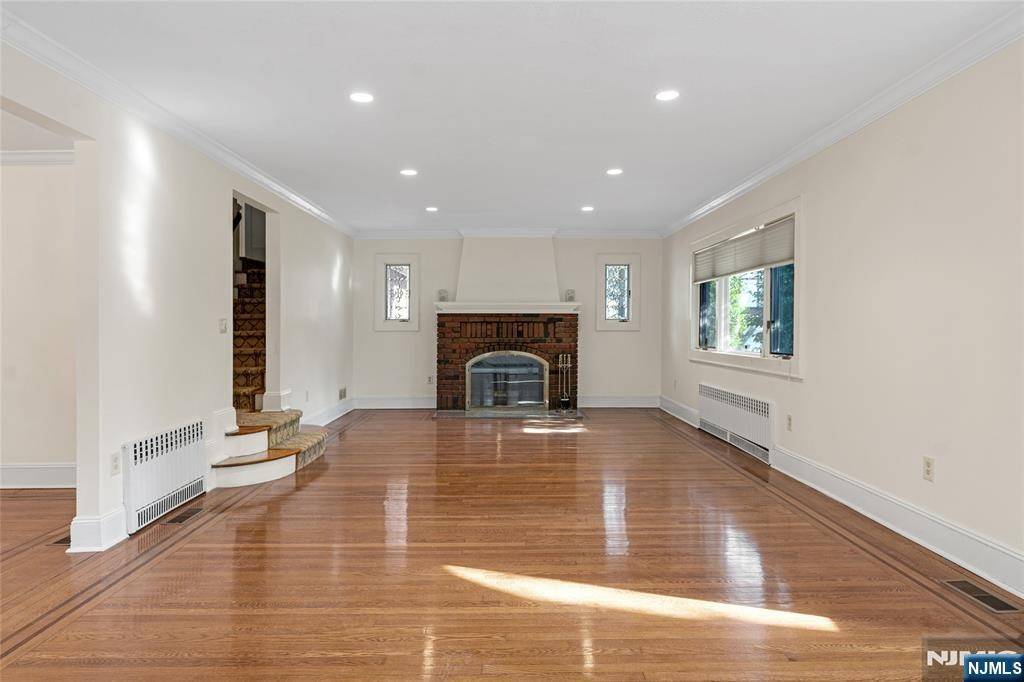 Teaneck, NJ 07666,205 Vandelinda AVE