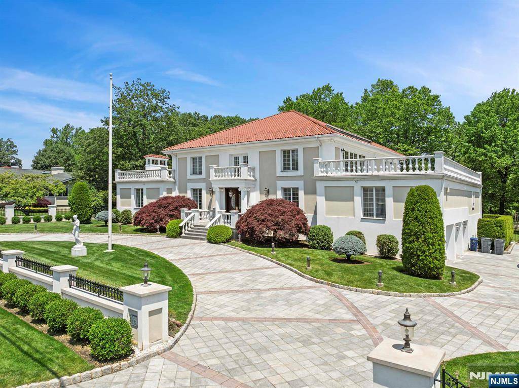 Englewood Cliffs, NJ 07632,14 Jane DR