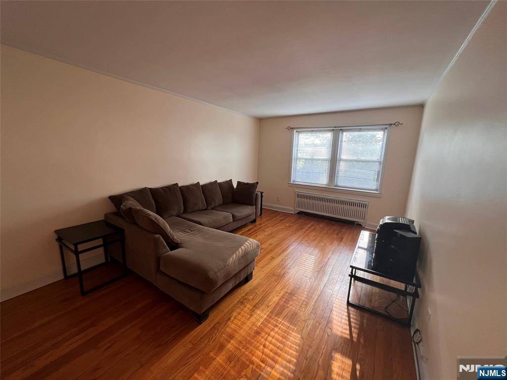 Teaneck, NJ 07666,735 Elm AVE #2C