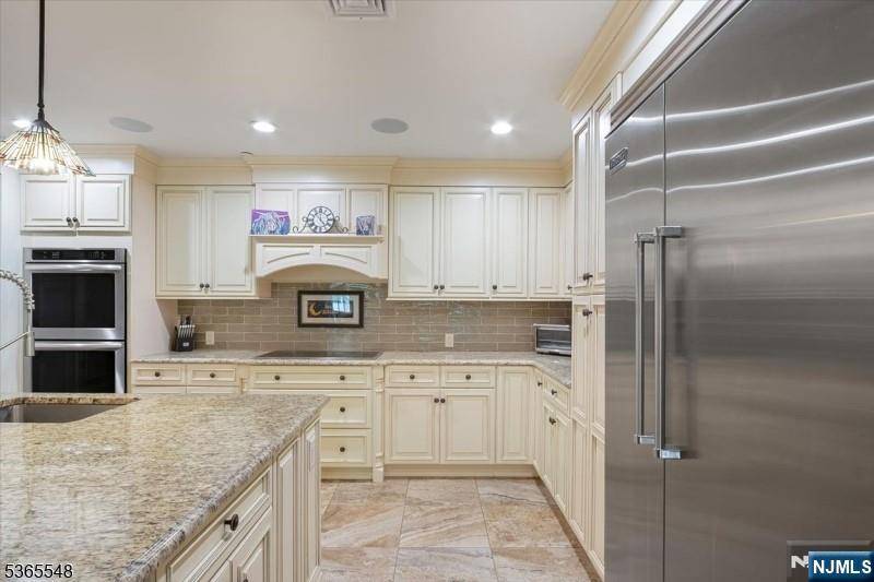Teaneck, NJ 07666,4 Lowell CT #704