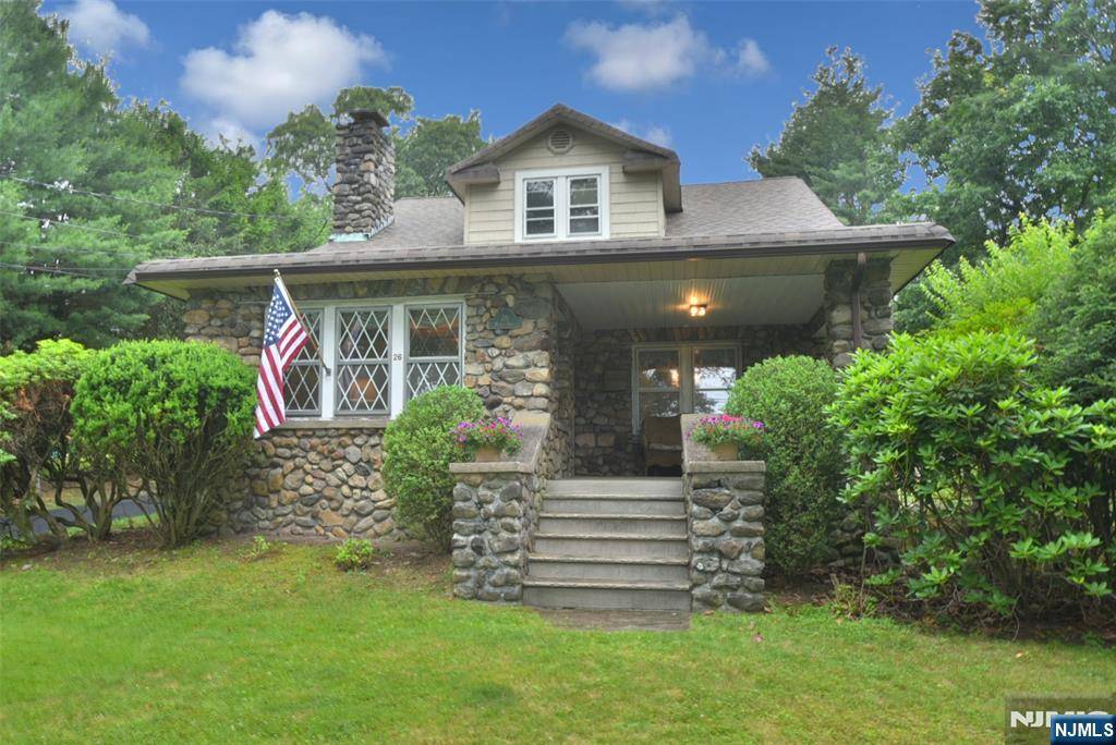 Waldwick, NJ 07463,26 Monroe ST