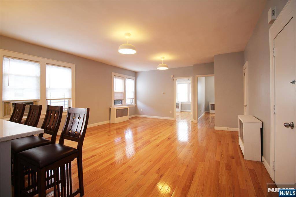 Lyndhurst, NJ 07071,222 Irving PL #2