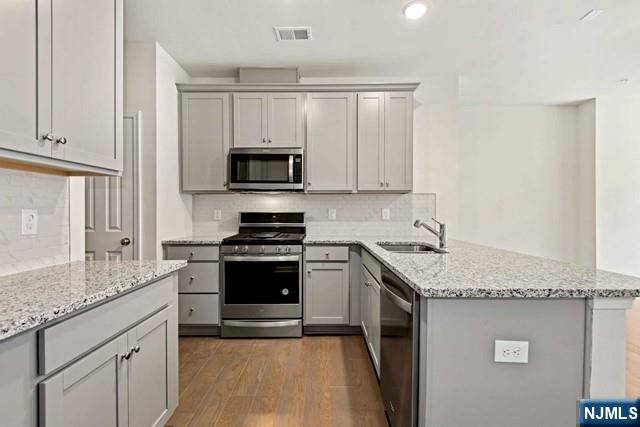 Wood Ridge, NJ 07075,69 Arnold DR