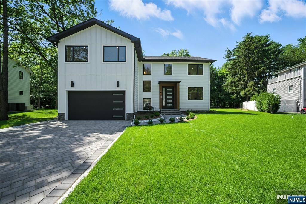 Tenafly, NJ 07670,30 Benjamin RD